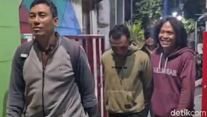 Momen penangkapan salah satu pelaku pencurian sepeda motor dan HP bermodus mengaku intel polisi di Kabupaten Semarang, Jumat (19/6/2026) dini hari.