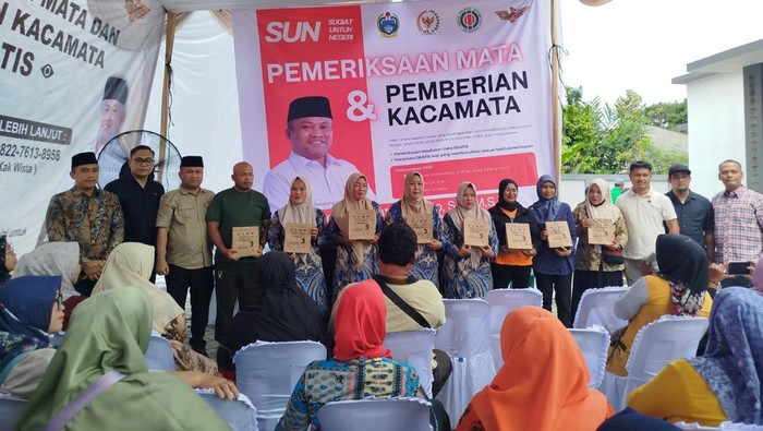 1.000 warga Desa Padang Cermin, Kecamatan Selesai, Kabupaten Langkat dan sekitarnya antusias memeriksa mata di kegiatan Sugiat untuk Negeri. (Dok IStimewa)