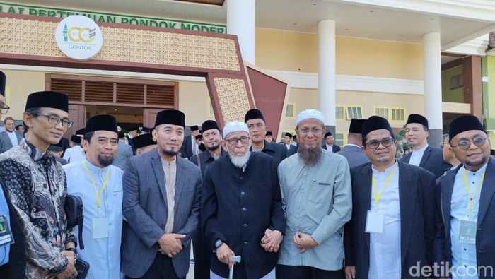 Abu Bakar Ba'asyir saat menghadiri rangkaian Milad seabad Pondok Modern Darussalam (PMD) Gontor di Ponorogo