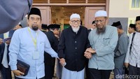 Baasyir turut menyampaikan ucapan selamat atas perjalanan satu abad Gontor serta harapannya terhadap perkembangan pendidikan pesantren di Indonesia (Foto: Charolin Pebrianti/detikJatim)