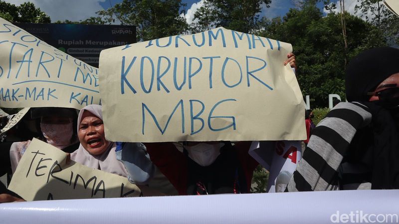 Aksi dukungan Program MBG di Bundaran Tugu Digulis Untan Pontianak, Sabtu (20/6/2026). Aksi dukungan Program MBG di Bundaran Tugu Digulis Untan Pontianak, Sabtu (20/6/2026).