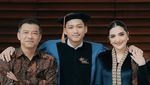 Bisa Dicontoh! Ashanty, Anang Hermansyah dan Azriel Wisuda Bareng