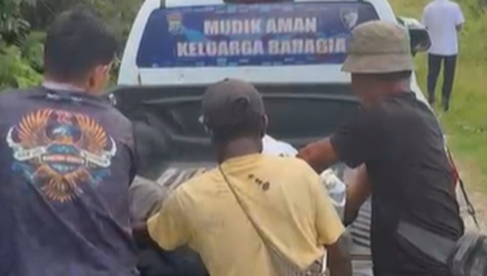 Anggota polisi di Sorong Selatan tewas kecelakaan usai leher terlilit bendera Brasil.