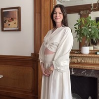 Aktris 43 tahun itu mengumumkan bahwa dirinya hamil anak ketiga dari pernikahannya dengan Adam Shulman pada 19 Juni 2026, atau beberapa bulan setelah tur promosi ‘The Devil Wears Prada 2’ berakhir. Foto: dok instagram Anne Hathaway