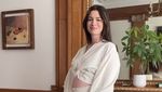 Senyum Manis Anne Hathaway Umumkan Hamil Anak Ketiga di Usia 43 Tahun