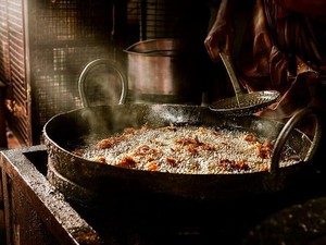 Minyak Goreng 66 Tahun Jadi Rahasia Lezat Ayam Goreng di Restoran Ini