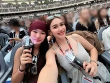 Mother-Daughter Goals! Ayu Ting Ting dan Bilqis Nonton BTS di Busan