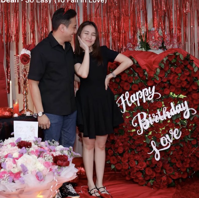 Ayu Ting Ting Berbunga-bunga saat Ultah, Kevin Beri yang Terindah