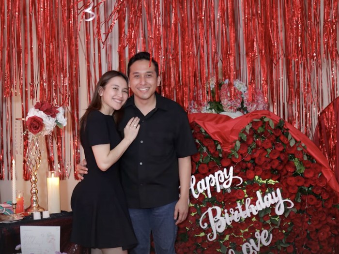 Go Public! Happy Birthday Love dari Kevin untuk Ayu Ting Ting