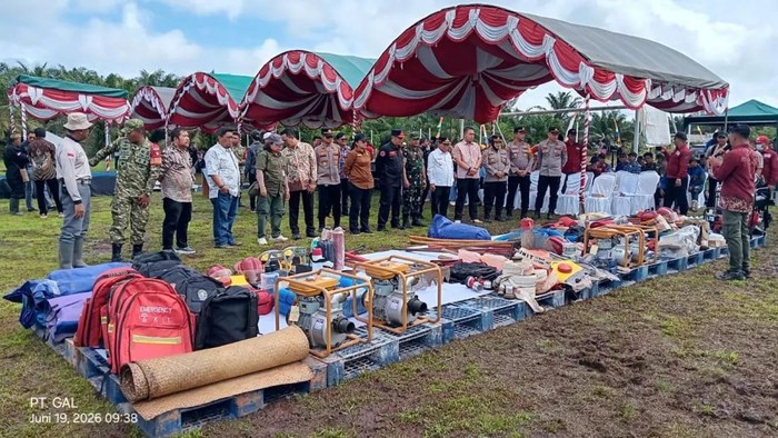 Bupati Kapuas mengecek sarana prasarana untuk penanggulangan karhutla. (dok BPBD Kapuas)