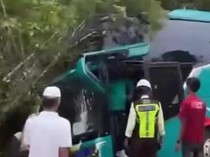 Bus Bintang Zahira Tabrak Mobil di Sorowako Luwu Timur gegara Rem Mendadak