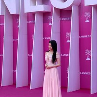 Tahun ini, Choi Hae Jung juga menghadiri acara festival bergengsi Cannes Film Festival 2026 di Prancis sebagai bintang drama Korea Fasting Love. Ia kini menjadi salah satu artis yang bernaung di bawah BH Entertainment. Foto: dok. Instagram @haejung_c
