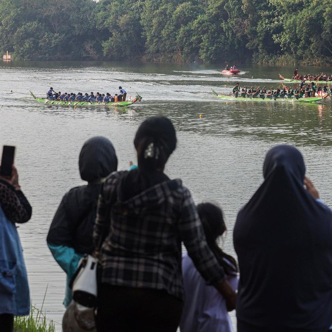 Festival Balap Perahu Naga Meriahkan Situ Cipule