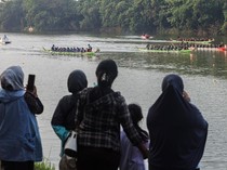 Festival Balap Perahu Naga Meriahkan Situ Cipule