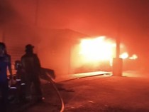 Pabrik Plastik dan Mainan di Medan Johor Terbakar