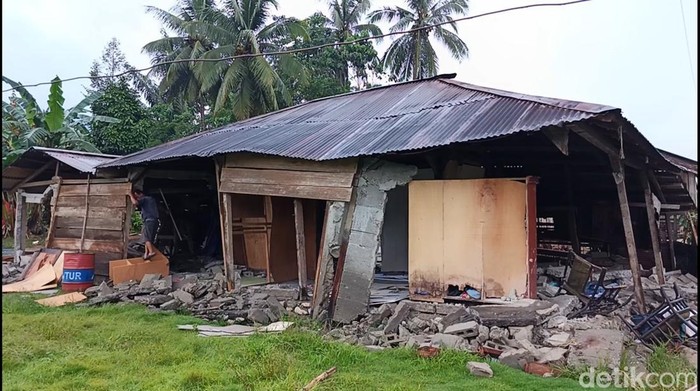 Kondisi rumah warga di Kabupaten Sigi, Sulawesi Tengah yang terdampak gempa bumi pada Selasa (16/6/2026).