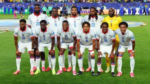 Soccer Football - FIFA World Cup 2026 - Group C - Brazil v Haiti - Philadelphia Stadium, Philadelphia, Pennsylvania, U.S. - June 19, 2026 Haiti players pose for a team group photo before the match REUTERS/Mike Segar
