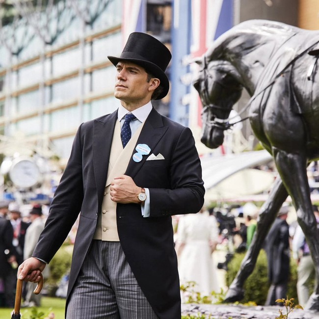 Henry Cavill menjadi salah satu bintang yang menghadiri acara balap kuda tahunan di Royal Ascot, Berkshire beberapa waktu lalu. Gayanya menuai sorotan. Foto: Instagram