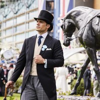 Henry Cavill menjadi salah satu bintang yang menghadiri acara balap kuda tahunan di Royal Ascot, Berkshire beberapa waktu lalu. Gayanya menuai sorotan. Foto: Instagram