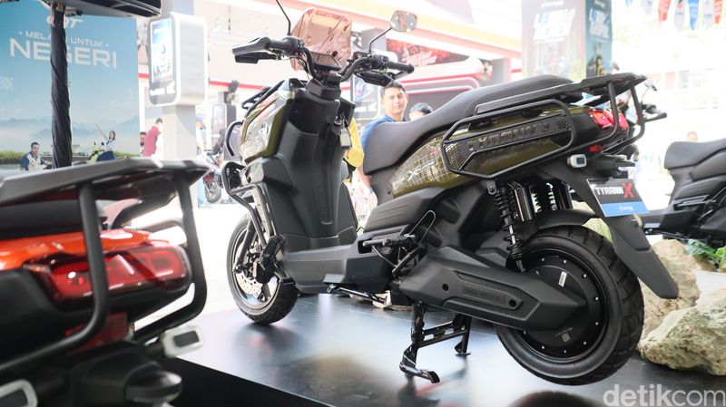 Indomobil e-Motor, resmi meluncurkan motor listrik petualang di Pekan Raya Jakarta (PRJ), Kemayoran, Jakarta Pusat, Sabtu (20/6). Kendaraan tersebut bernama Tyranno X.