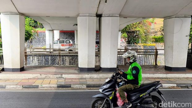 Jalan Viaduct Bandung, lokasi syuting yang identik dengan pemeran Saep 'bos copet' Preman Pensiun Jalan Viaduct Bandung, lokasi syuting yang identik dengan pemeran Saep 'bos copet' Preman Pensiun