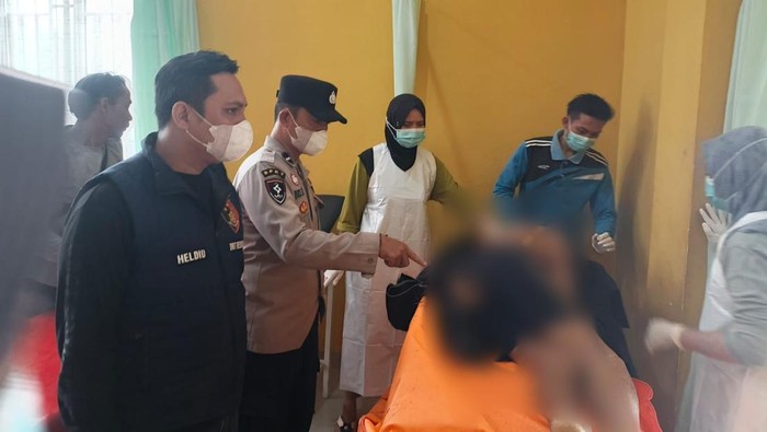 Jasad korban saat dibawa ke rumah sakit