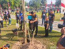 Aksi Tanam Pohon Buka Turnamen E-Sport Kapolda Jateng Cup 2026 di De Tjolomadoe