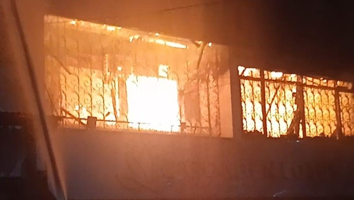 Kebakaran di Ruko Jalan Puri Anjasmoro, Kota Semarang, Jumat (20/6/2026).