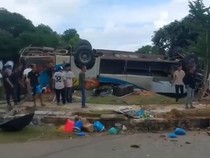Bus Rombongan Jemaat HKBP Kecelakaan di Pantai Batam, 1 Orang Meninggal