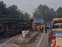 Ada Truk Terguling, Lalin dari Tol JORR arah Jagorawi Dialihkan