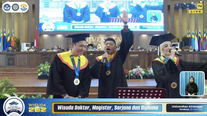 Keluarga Anang Hermansyah dan Ashanty menjalani wisuda bersama di Universitas Airlangga (Unair) Surabaya, Sabtu (20/6/2026).