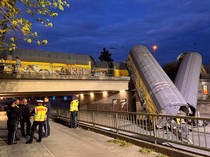 Kereta Barang Anjlok Usai Tabrakan di Munich, Dua Gerbong Jatuh dari Jembatan