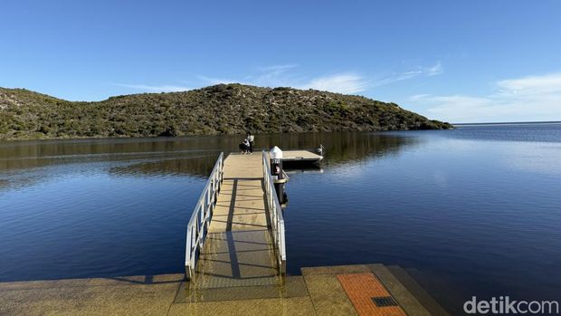 Moore River Estuary di kawasan Guilderton, Australia Barat