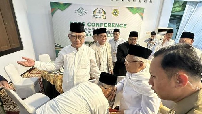 Pembukaan Munas-Konbes NU di Ponpes Al Falah Ploso