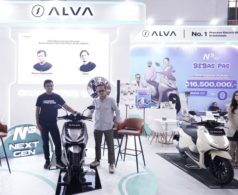 Pemilik Alva Motor, Abay, curhat dan merasa beruntung memiliki motor Alva Cervo Q yang telah dilengkapi dengan fitur canggih. Pemilik Alva Motor, Abay, curhat dan merasa beruntung memiliki motor Alva Cervo Q yang telah dilengkapi dengan fitur canggih.