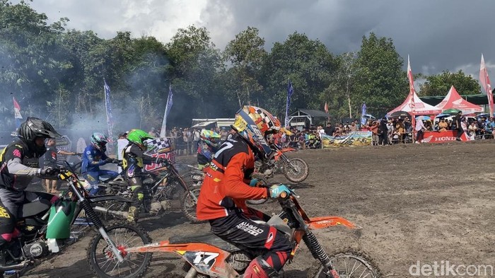 Ratusan pebalap motor meriahkan lomba Fun Grasstrack 2026 Polda Babel