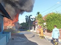 Rumah Dinas TNI di Belakang Mako Damkar Palangka Raya Ludes Terbakar