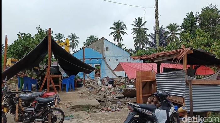 Rumah warga di Sigi rusak imbas gempa.