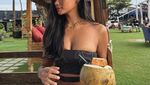 Stylish! Gaya Keren Sarah Tumiwa saat Jajan Matcha hingga Popcorn
