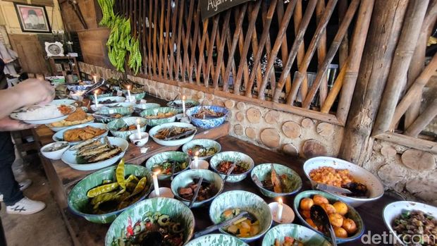 Saung Kopi Hawwu Kuningan Saung Kopi Hawwu Kuningan