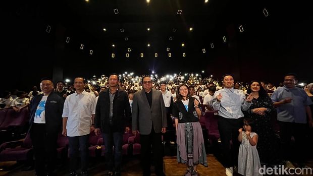 SBY menghadiri aktivitas nonton bareng movie Children of Heaven berbareng anak panti asuhan.