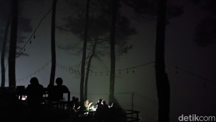 Suasana mati lampu di  Sagof Caffe Talaga Surian Kuningan