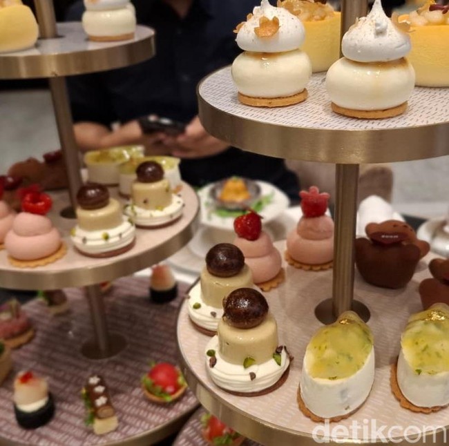 Afternoon Tea Enaknya Cicip Cokelat Teddy Bear hingga Pastry Cantik di Sini