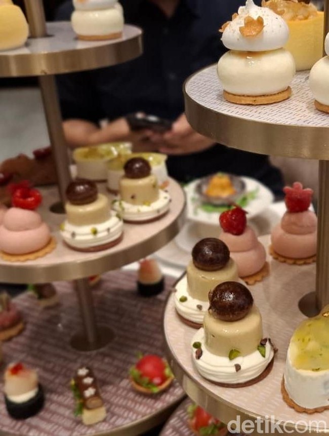 Afternoon Tea Enaknya Cicip Cokelat Teddy Bear hingga Pastry Cantik di Sini