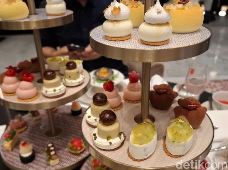 Afternoon Tea Enaknya Cicip Cokelat Teddy Bear hingga Pastry Cantik di Sini