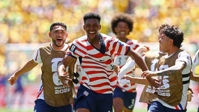 Soccer Football - FIFA World Cup 2026 - Group D - United States v Australia - Seattle Stadium, Seattle, Washington, U.S. - June 19, 2026 Alex Freeman of the U.S. celebrates scoring their second goal with Cristian Roldan and Alex Zendejas REUTERS/Albert Gea     TPX IMAGES OF THE DAY