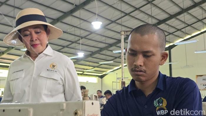 Titiek tinjau produksi produk konveksi di Lapas Nusakambangan