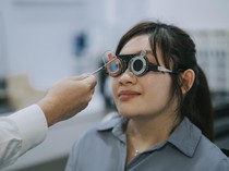 Awas! Kebiasaan Ini Tingkatkan Risiko Mata Tua, Dokter Ungkap Cara Mencegahnya