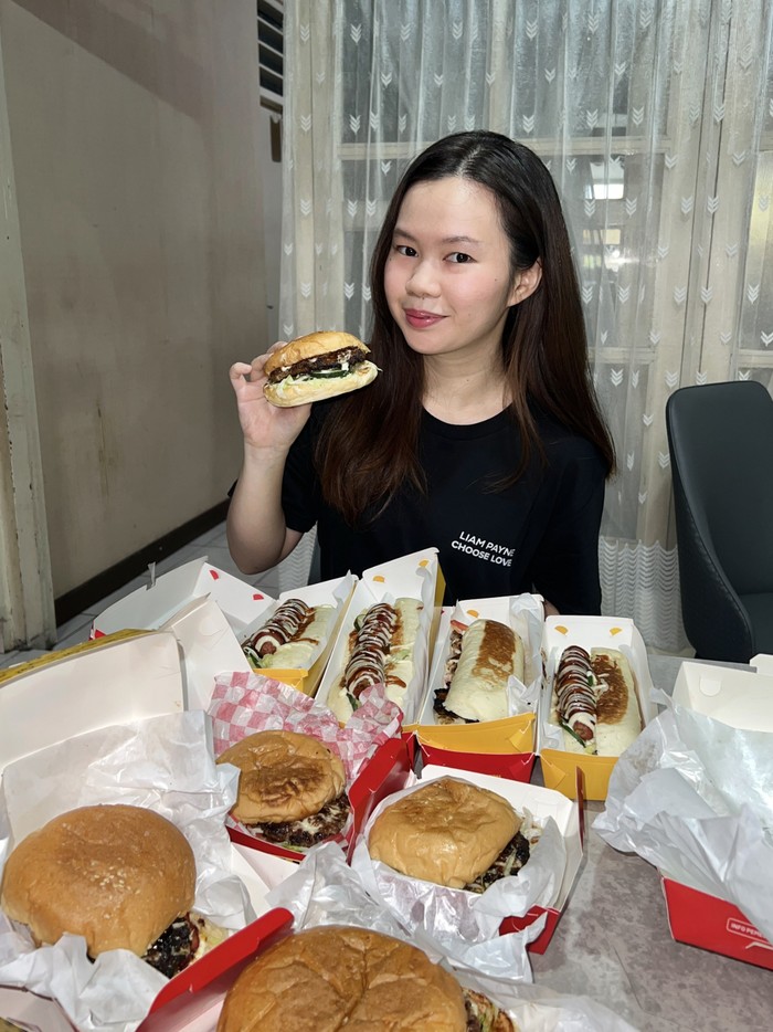 Aldi Taher Gercep Respons saat Pembeli Aldi's Burger Gak Dapat Daging