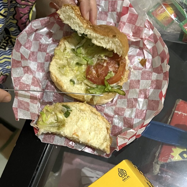 Aldi Taher Gercep Respons saat Pembeli Aldis Burger Gak Dapat Daging